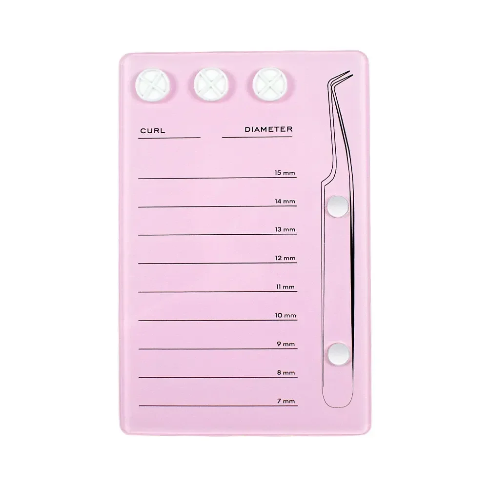 Eyelash Extension Look - アクリル製のまつげボード。接着剤パレットカップ、まつげエクステンション用スケールホルダー、つけまつげ用パッド、磁石付きのメイクアップツールが付属。